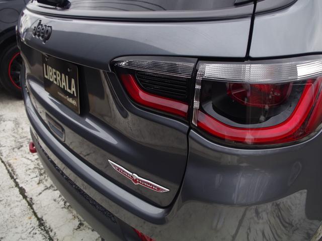 ジープ・コンパス トレイルホーク 純正メモリナビ 社外DVD DSRC ACC LKA BSM バックカメラ PDC 前後ドラレコ キセノンライト アクティブパークセンス(16枚目)