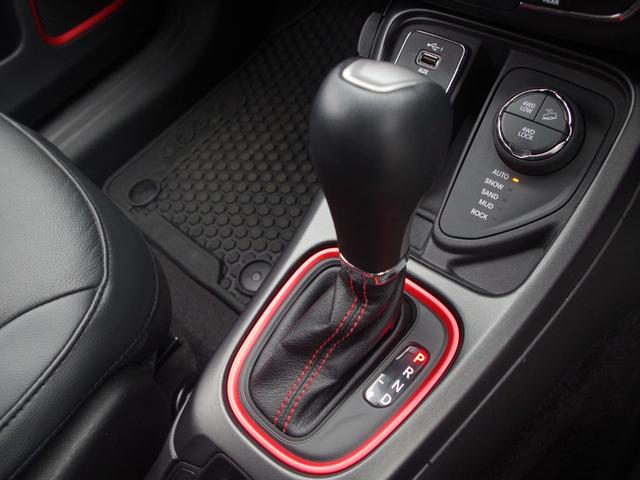 ジープ・コンパス トレイルホーク 純正メモリナビ 社外DVD DSRC ACC LKA BSM バックカメラ PDC 前後ドラレコ キセノンライト アクティブパークセンス(24枚目)