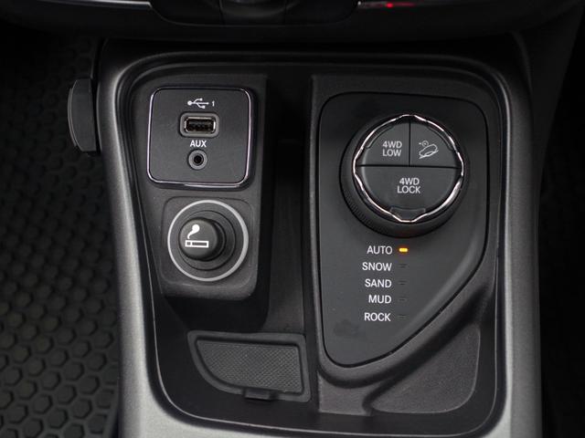 ジープ・コンパス トレイルホーク 純正メモリナビ 社外DVD DSRC ACC LKA BSM バックカメラ PDC 前後ドラレコ キセノンライト アクティブパークセンス(25枚目)