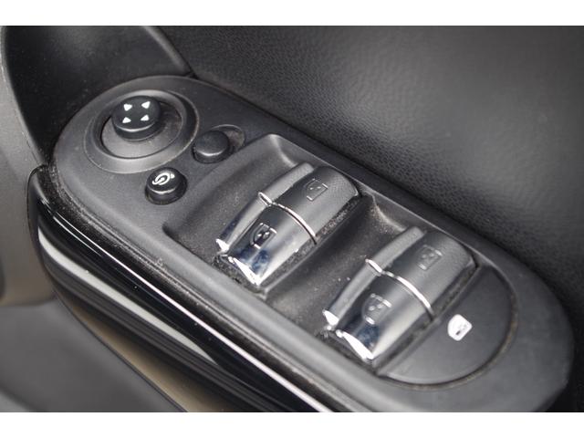 ＭＩＮＩ クーパーＳ　アダプティブクルーズコントロール　インテリジェントセーフティ　ペッパーパッケージ　コンフォートアクセス　パークディスタンスコントロール　Ｂカメラ　純正ナビ　ＥＴＣ　ドラレコ　ＯＰ１７インチブラックＡＷ（19枚目）