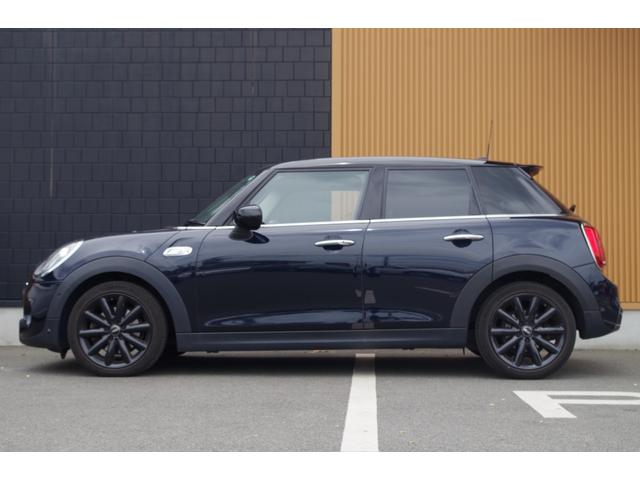 ＭＩＮＩ クーパーＳ　アダプティブクルーズコントロール　インテリジェントセーフティ　ペッパーパッケージ　コンフォートアクセス　パークディスタンスコントロール　Ｂカメラ　純正ナビ　ＥＴＣ　ドラレコ　ＯＰ１７インチブラックＡＷ（36枚目）