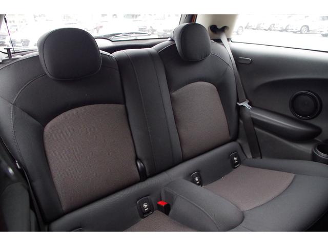 ＭＩＮＩ ワン　バックカメラ　パークディスタンスＣ　Ｂｌｕｅｔｏｏｔｈ　ワンセグ　ｉＤｒｉｖｅナビ　ＥＴＣ　オートライト　社外１６インチＡＷ　フロントフォグ　アイドリングストップ　横滑り防止装置　ＭＴモード付（23枚目）