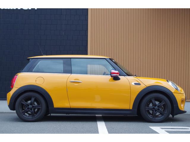 ＭＩＮＩ ワン　バックカメラ　パークディスタンスＣ　Ｂｌｕｅｔｏｏｔｈ　ワンセグ　ｉＤｒｉｖｅナビ　ＥＴＣ　オートライト　社外１６インチＡＷ　フロントフォグ　アイドリングストップ　横滑り防止装置　ＭＴモード付（27枚目）
