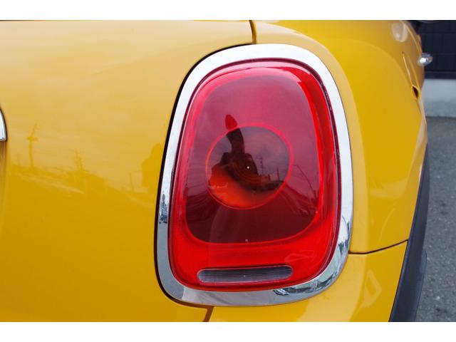 ＭＩＮＩ ワン　バックカメラ　パークディスタンスＣ　Ｂｌｕｅｔｏｏｔｈ　ワンセグ　ｉＤｒｉｖｅナビ　ＥＴＣ　オートライト　社外１６インチＡＷ　フロントフォグ　アイドリングストップ　横滑り防止装置　ＭＴモード付（35枚目）