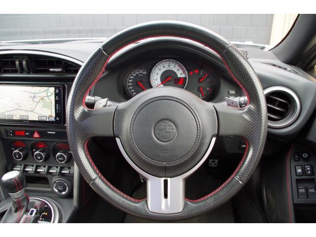８６ ＧＴ　２万キロ代　バックカメラ　純正ナビ（ＮＨＺＡ－Ｗ６１Ｇ）　ＥＴＣ　ＴＶ　Ｂｌｕｅｔｏｏｔｈ　ＭＴモード付　ＨＩＤヘッドライト　ＣＤ／ＤＶＤ再生可　純正１７インチアルミホイール　スマートキー（6枚目）