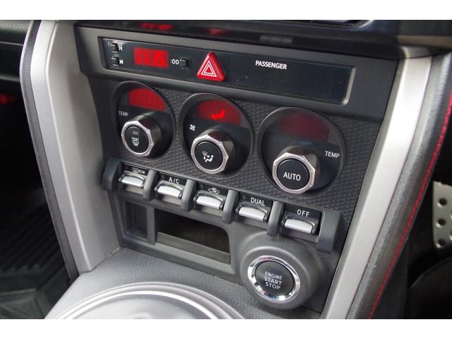 ８６ ＧＴ　２万キロ代　バックカメラ　純正ナビ（ＮＨＺＡ－Ｗ６１Ｇ）　ＥＴＣ　ＴＶ　Ｂｌｕｅｔｏｏｔｈ　ＭＴモード付　ＨＩＤヘッドライト　ＣＤ／ＤＶＤ再生可　純正１７インチアルミホイール　スマートキー（13枚目）