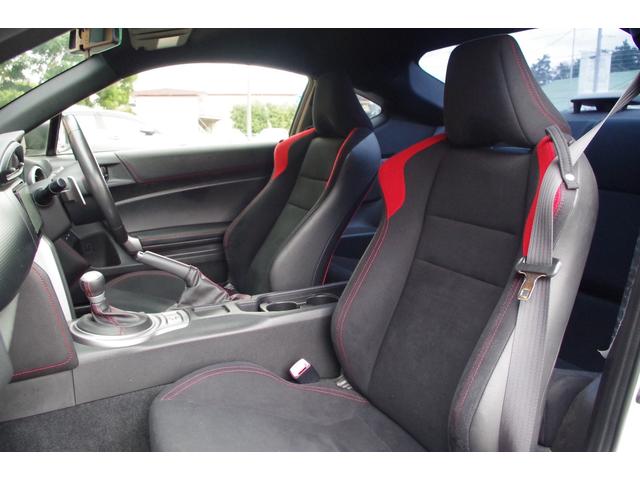 ８６ ＧＴ　２万キロ代　バックカメラ　純正ナビ（ＮＨＺＡ－Ｗ６１Ｇ）　ＥＴＣ　ＴＶ　Ｂｌｕｅｔｏｏｔｈ　ＭＴモード付　ＨＩＤヘッドライト　ＣＤ／ＤＶＤ再生可　純正１７インチアルミホイール　スマートキー（26枚目）