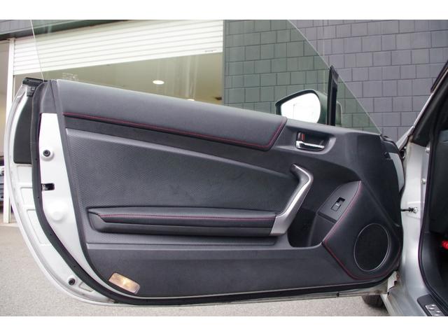 ８６ ＧＴ　２万キロ代　バックカメラ　純正ナビ（ＮＨＺＡ－Ｗ６１Ｇ）　ＥＴＣ　ＴＶ　Ｂｌｕｅｔｏｏｔｈ　ＭＴモード付　ＨＩＤヘッドライト　ＣＤ／ＤＶＤ再生可　純正１７インチアルミホイール　スマートキー（28枚目）