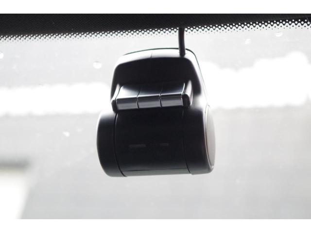 Ｃクラス Ｃ１８０　ローレウスエディション　ブラックレザーシート　アダプティブクルーズコントロール　レーダーセーフティパッケージ　パークセンサー　ブラインドスポットモニター　バックカメラ　純正ナビ　ドラレコ　ＥＴＣ　フルセグＴＶ　シートヒーター（16枚目）