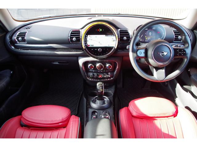 MINI クーパーD クラブマン レッドレザー調カバー アダプティブクルーズコントロール インテリジェントセーフティ ペッパーパッケージ パークディスタンコントロール コンフォートアクセス バックカメラ iDriveナビ ETC(4枚目)