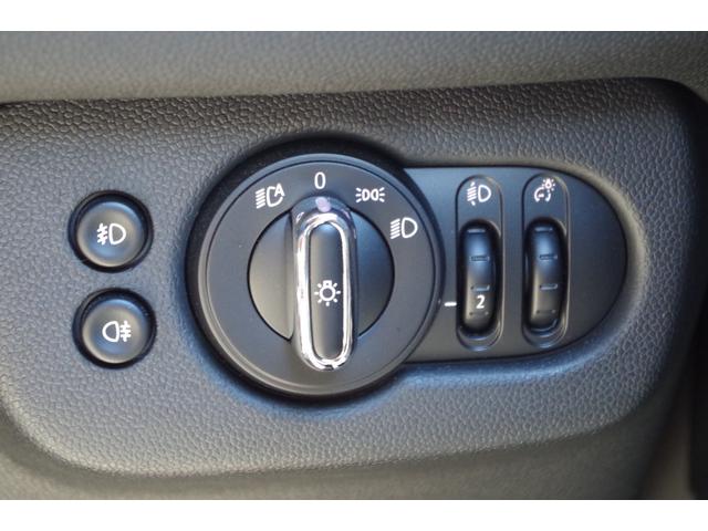 MINI クーパーD クラブマン レッドレザー調カバー アダプティブクルーズコントロール インテリジェントセーフティ ペッパーパッケージ パークディスタンコントロール コンフォートアクセス バックカメラ iDriveナビ ETC(16枚目)