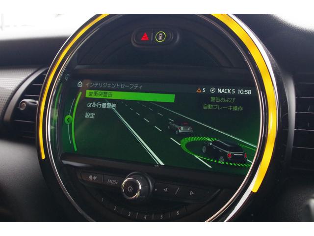 ＭＩＮＩ クーパー　アダプティブクルーズコントロール　インテリジェントセーフティ　ペッパーパッケージ　ヘッドアップディスプレイ　パークディスタンスコントロール　バックカメラ　純正ナビ　ドラレコ　ＥＴＣ　ＬＥＤヘッドライト（9枚目）