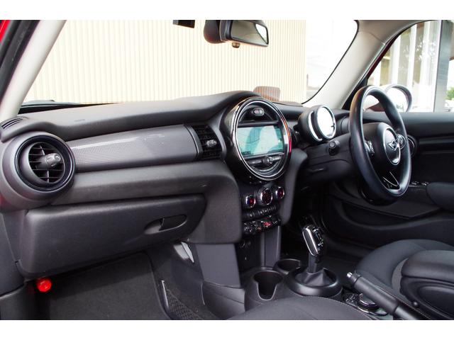 ＭＩＮＩ クーパー　アダプティブクルーズコントロール　インテリジェントセーフティ　ペッパーパッケージ　ヘッドアップディスプレイ　パークディスタンスコントロール　バックカメラ　純正ナビ　ドラレコ　ＥＴＣ　ＬＥＤヘッドライト（23枚目）