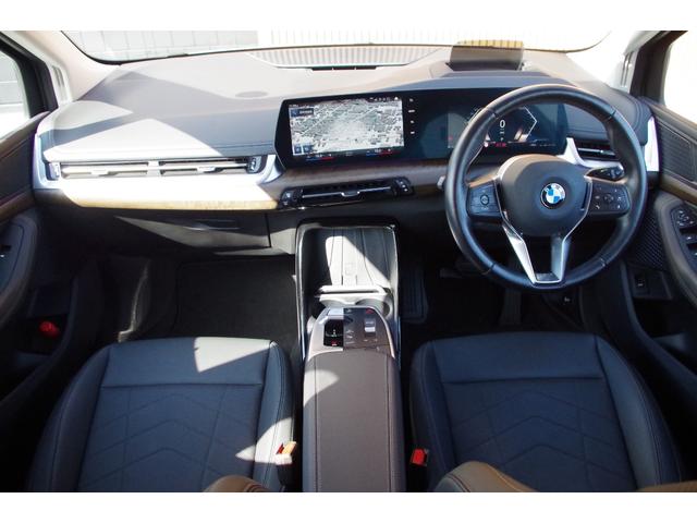 ２シリーズ ２１８ｄアクティブツアラー　エクスクルーシブ　ブラックレザーシート　ＡＣＣ　インテリジェントＳＦ　ＨＵＤ　ＣａｒＰｌａｙ　ＰＤＣ　ブラインドスポットモニター　コンフォートアクセス　全周囲カメラ　純正ナビ　ＥＴＣ　シートヒーター　ワイヤレス充電（4枚目）