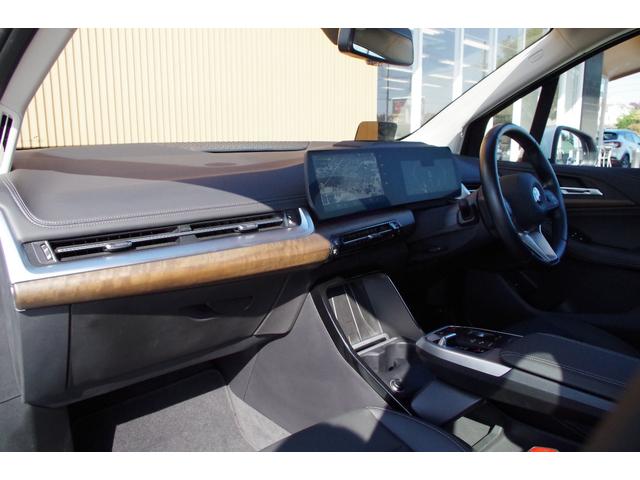 ２シリーズ ２１８ｄアクティブツアラー　エクスクルーシブ　ブラックレザーシート　ＡＣＣ　インテリジェントＳＦ　ＨＵＤ　ＣａｒＰｌａｙ　ＰＤＣ　ブラインドスポットモニター　コンフォートアクセス　全周囲カメラ　純正ナビ　ＥＴＣ　シートヒーター　ワイヤレス充電（27枚目）