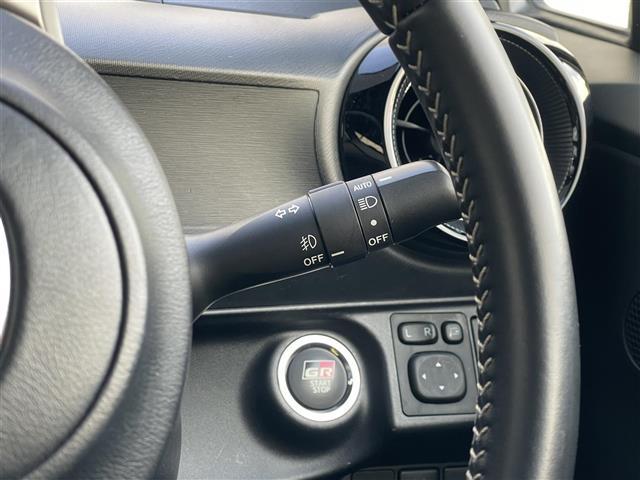 アクア G GRスポーツ・17インチパッケージ GR本革巻きステアリング GRボディーストライプ 純正SDナビ フルセグTV Bluetooth バックカメラ シートヒーター クルーズコントロール ETC Aライト Aハイビーム LKA(8枚目)