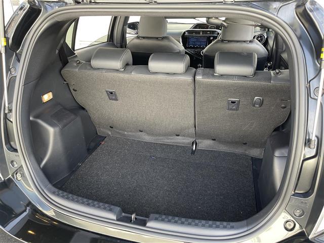 アクア G GRスポーツ・17インチパッケージ GR本革巻きステアリング GRボディーストライプ 純正SDナビ フルセグTV Bluetooth バックカメラ シートヒーター クルーズコントロール ETC Aライト Aハイビーム LKA(28枚目)