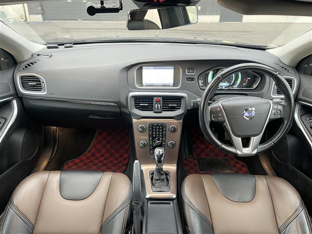 Ｖ４０ クロスカントリー　Ｔ５　ＡＷＤ　ワンオーナー　４ＷＤ　合皮　純正ＨＤＤナビ　バックカメラ　Ｂｌｕｅｔｏｏｔｈ　パワーシート　シートヒーター　コーナーセンサー　レーンキープアシスト　パークアシストパイロット　コーナーセンサー　ドラレコ（2枚目）