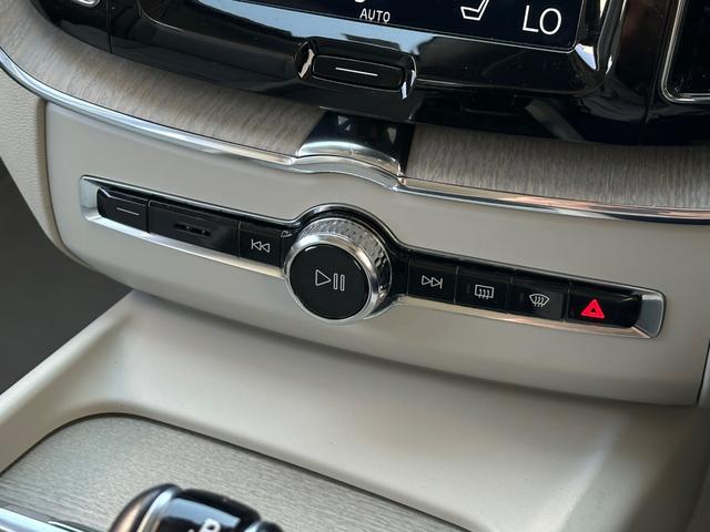 ＸＣ６０ Ｄ４　ＡＷＤ　インスクリプション　チャコールレザー　ｈａｒｍａｎ／ｋａｒｄｏｎ　ＡＣＣ　ＨＵＤ　純正ＨＤＤナビ　全方位カメラ　ＡｐｐｌｅＣａｒｐｌａｙ　シートヒーター　ベンチレーション　ステアリングＨ　パワーテールゲート　ＬＥＤライト（15枚目）