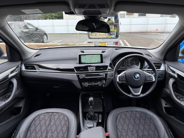 Ｘ１ ｘＤｒｉｖｅ　１８ｄ　ｘライン　純正ＨＤＤナビ　Ｂカメラ　前後ＰＤＣ　コンフォートＡ　電動リアゲート　ミラー型ＥＴＣ　ＣＤ　ＤＶＤ　ＢＴ　フィルム　オートライト　黒半革　スペア　取説（4枚目）