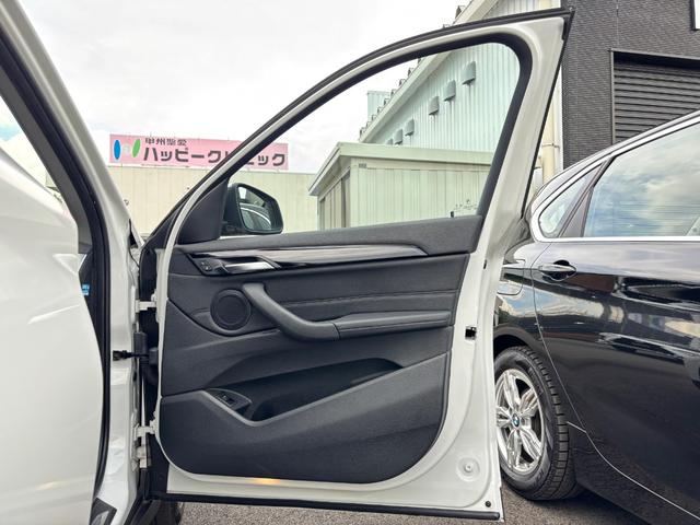 Ｘ１ ｘＤｒｉｖｅ　１８ｄ　ｘライン　純正ＨＤＤナビ　Ｂカメラ　前後ＰＤＣ　コンフォートＡ　電動リアゲート　ミラー型ＥＴＣ　ＣＤ　ＤＶＤ　ＢＴ　フィルム　オートライト　黒半革　スペア　取説（30枚目）