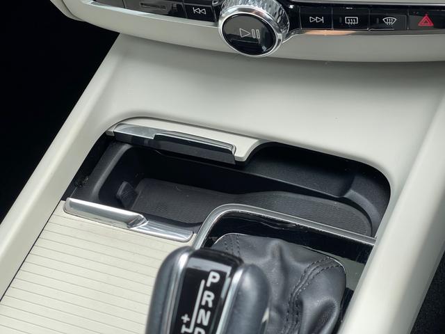XC60 D4 AWD モーメンタム ワンオーナー 白革シートH 純正メモリナビフルセグBT AppleCarPlay 自動駐車 自動発車 衝突回避 CTA ACC アダプティブベンディングライト LKA BLIS(19枚目)