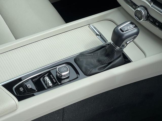 XC60 D4 AWD モーメンタム ワンオーナー 白革シートH 純正メモリナビフルセグBT AppleCarPlay 自動駐車 自動発車 衝突回避 CTA ACC アダプティブベンディングライト LKA BLIS(21枚目)