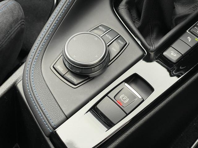 Ｘ１ ｘＤｒｉｖｅ　１８ｄ　Ｍスポーツ　Ｍスポーツ　４ＷＤ　インテリジェントセーフティー　ＬＫＡ　衝突軽減ブレーキ　純正ＨＤＤナビ　ＢＴ　ＵＳＢ　ミュージックサーバー　社外デジタルインナーミラー型ドラレコ　フットオープナー　スペアキー（20枚目）