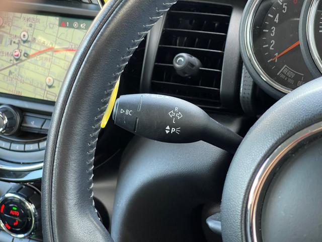 ＭＩＮＩ クーパーＤ　ユーザー買取車　黒革　シートＨ　純正ナビ　インテリジェントセーフティ　Ｂカメラ　Ｂｌｕｅｔｏｏｔｈ　ＥＴＣ　パークディスタンスコントロール　純正前後ドライブレコーダー　スマートキー（9枚目）