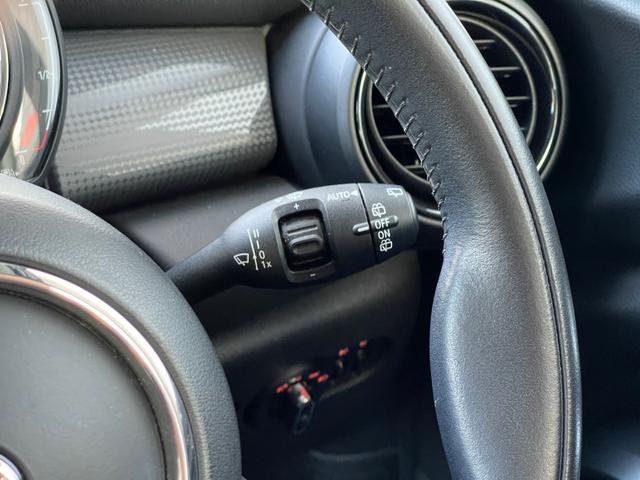ＭＩＮＩ クーパーＤ　ユーザー買取車　黒革　シートＨ　純正ナビ　インテリジェントセーフティ　Ｂカメラ　Ｂｌｕｅｔｏｏｔｈ　ＥＴＣ　パークディスタンスコントロール　純正前後ドライブレコーダー　スマートキー（10枚目）