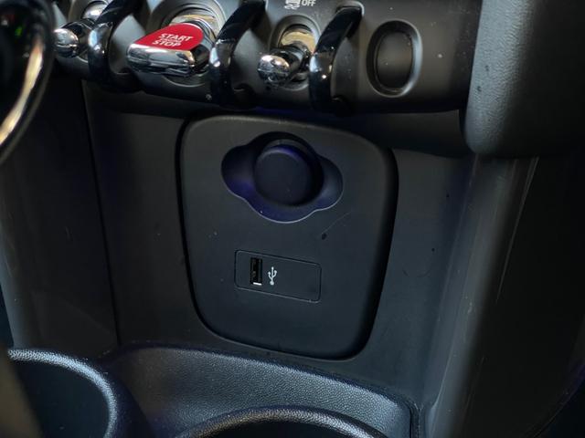 ＭＩＮＩ クーパーＤ　ユーザー買取車　黒革　シートＨ　純正ナビ　インテリジェントセーフティ　Ｂカメラ　Ｂｌｕｅｔｏｏｔｈ　ＥＴＣ　パークディスタンスコントロール　純正前後ドライブレコーダー　スマートキー（19枚目）