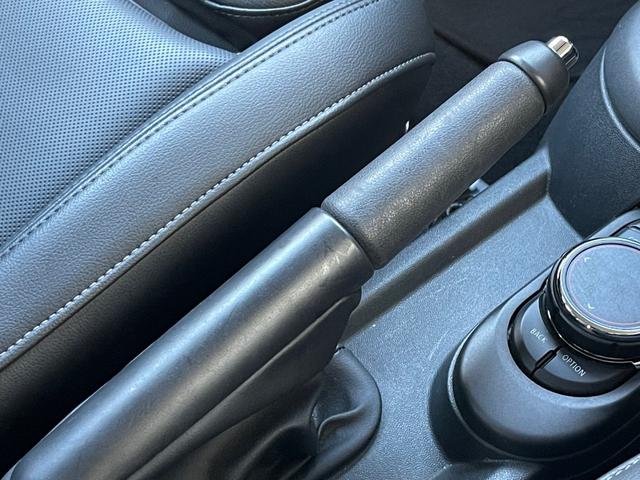 ＭＩＮＩ クーパーＤ　ユーザー買取車　黒革　シートＨ　純正ナビ　インテリジェントセーフティ　Ｂカメラ　Ｂｌｕｅｔｏｏｔｈ　ＥＴＣ　パークディスタンスコントロール　純正前後ドライブレコーダー　スマートキー（22枚目）