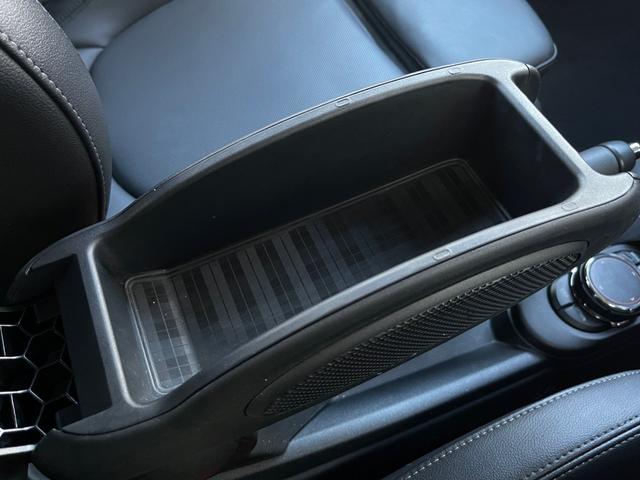 ＭＩＮＩ クーパーＤ　ユーザー買取車　黒革　シートＨ　純正ナビ　インテリジェントセーフティ　Ｂカメラ　Ｂｌｕｅｔｏｏｔｈ　ＥＴＣ　パークディスタンスコントロール　純正前後ドライブレコーダー　スマートキー（23枚目）