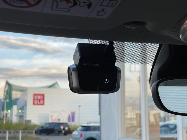 ＭＩＮＩ クーパーＤ　ユーザー買取車　黒革　シートＨ　純正ナビ　インテリジェントセーフティ　Ｂカメラ　Ｂｌｕｅｔｏｏｔｈ　ＥＴＣ　パークディスタンスコントロール　純正前後ドライブレコーダー　スマートキー（28枚目）