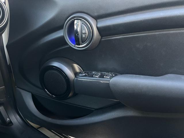 ＭＩＮＩ クーパーＤ　ユーザー買取車　黒革　シートＨ　純正ナビ　インテリジェントセーフティ　Ｂカメラ　Ｂｌｕｅｔｏｏｔｈ　ＥＴＣ　パークディスタンスコントロール　純正前後ドライブレコーダー　スマートキー（30枚目）