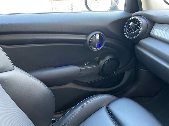 ＭＩＮＩ クーパーＤ　ユーザー買取車　黒革　シートＨ　純正ナビ　インテリジェントセーフティ　Ｂカメラ　Ｂｌｕｅｔｏｏｔｈ　ＥＴＣ　パークディスタンスコントロール　純正前後ドライブレコーダー　スマートキー（31枚目）