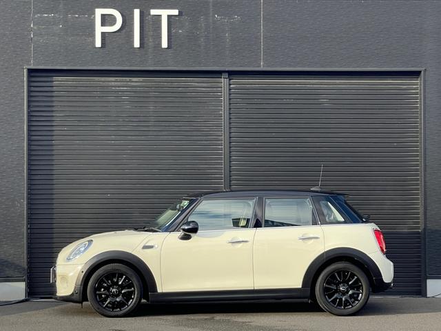 ＭＩＮＩ クーパーＤ　ユーザー買取車　黒革　シートＨ　純正ナビ　インテリジェントセーフティ　Ｂカメラ　Ｂｌｕｅｔｏｏｔｈ　ＥＴＣ　パークディスタンスコントロール　純正前後ドライブレコーダー　スマートキー（48枚目）