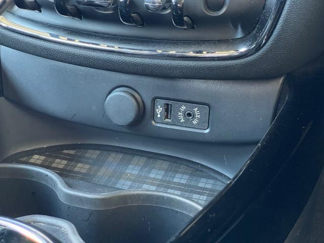 ＭＩＮＩ クーパー　クラブマン　ペッパーパッケージ　純正ＨＤＤナビ　Ｂｌｕｅｔｏｏｔｈ　バックカメラ　電動パーキングブレーキ　ミラー一体型ＥＴＣ　クルーズコントロール　ドライブレコーダー　ＬＥＤヘッドライト　フォグライト　保証書（17枚目）