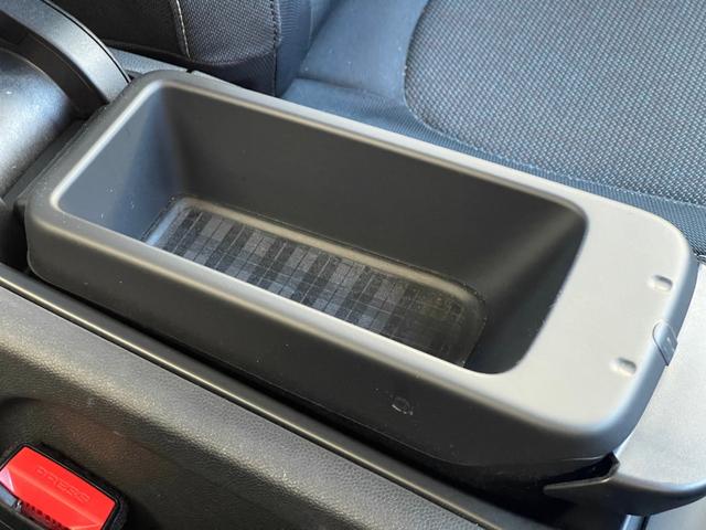ＭＩＮＩ クーパー　クラブマン　ペッパーパッケージ　純正ＨＤＤナビ　Ｂｌｕｅｔｏｏｔｈ　バックカメラ　電動パーキングブレーキ　ミラー一体型ＥＴＣ　クルーズコントロール　ドライブレコーダー　ＬＥＤヘッドライト　フォグライト　保証書（20枚目）