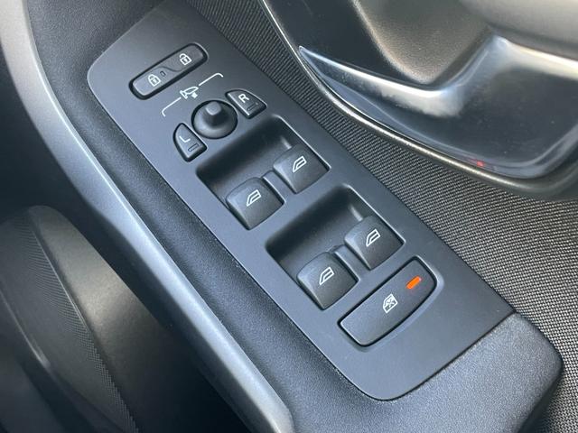 V40 T2 キネティック ユーザー買取 ワンオーナー ACC CD DVD Bカメラ   BT BLIS LKA 前後コーナーセンサー HIDヘッドライト Aライト Pスタート 純正AW(15枚目)