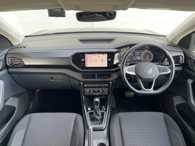 Ｔ－クロス ＴＳＩ　アクティブ　ワンオーナー車　ＡＣＣ　ＬＫＡ　ＢＳＭ　パークアシスト　前後ドラレコ　純正メモリナビ　ＡｐｐｌｅＣａｒＰｌａｙ　ＡｎｄｏｒｏｉｄＡｕｔｏ　ＢＴ　ＵＳＢ　ＥＴＣ２．０　取扱説明書　保証書（4枚目）