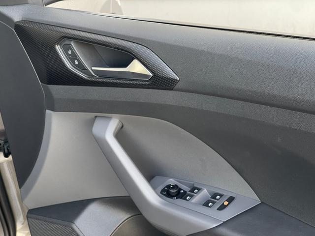 Ｔ－クロス ＴＳＩ　アクティブ　ワンオーナー車　ＡＣＣ　ＬＫＡ　ＢＳＭ　パークアシスト　前後ドラレコ　純正メモリナビ　ＡｐｐｌｅＣａｒＰｌａｙ　ＡｎｄｏｒｏｉｄＡｕｔｏ　ＢＴ　ＵＳＢ　ＥＴＣ２．０　取扱説明書　保証書（28枚目）