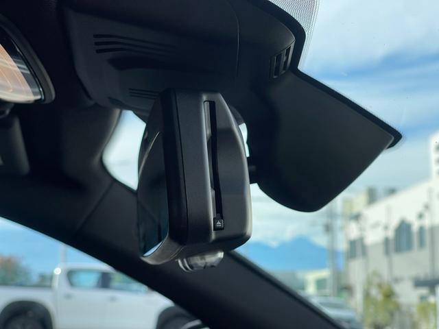３シリーズ ３２０ｉ　Ｍスポーツ　黒半革　前シートＨ　３６０カメラ　純正ＨＤＤナビ　ＣａｒＰｌａｙ　タッチ充電　ＡＣＣ　ＬＫＡ　ＢＳＡ　ＬＥＤヘッド　オートハイビーム　ミラー型ＥＴＣ　トランクリッド　スペアキー　純正１８インチＡＷ（25枚目）