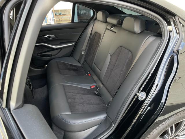 ３シリーズ ３２０ｉ　Ｍスポーツ　黒半革　前シートＨ　３６０カメラ　純正ＨＤＤナビ　ＣａｒＰｌａｙ　タッチ充電　ＡＣＣ　ＬＫＡ　ＢＳＡ　ＬＥＤヘッド　オートハイビーム　ミラー型ＥＴＣ　トランクリッド　スペアキー　純正１８インチＡＷ（34枚目）