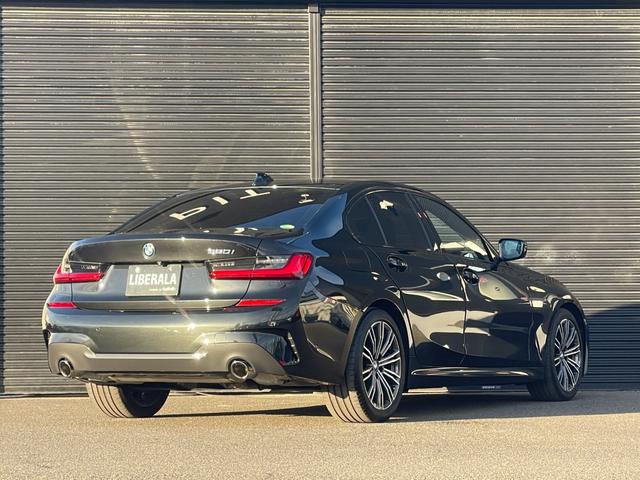 ３シリーズ ３２０ｉ　Ｍスポーツ　黒半革　前シートＨ　３６０カメラ　純正ＨＤＤナビ　ＣａｒＰｌａｙ　タッチ充電　ＡＣＣ　ＬＫＡ　ＢＳＡ　ＬＥＤヘッド　オートハイビーム　ミラー型ＥＴＣ　トランクリッド　スペアキー　純正１８インチＡＷ（43枚目）
