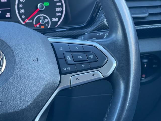 Ｔ－クロス ＴＳＩ　１ｓｔ　純正ナビ　フルセグＴＶ　ＡｐｐｌｅＣａｒＰｌａｙ　ＡｎｄｏｒｏｉｄｏＡｕｔｏ　Ｂｌｕｅｔｏｏｔｈ　バックカメラ　ＥＴＣ２．０　置くだけ充電　ＡＣＣ　オートライト　コーナーセンサー　ブラインドスポット（8枚目）