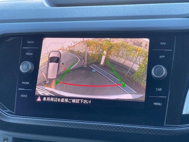 Ｔ－クロス ＴＳＩ　１ｓｔ　純正ナビ　フルセグＴＶ　ＡｐｐｌｅＣａｒＰｌａｙ　ＡｎｄｏｒｏｉｄｏＡｕｔｏ　Ｂｌｕｅｔｏｏｔｈ　バックカメラ　ＥＴＣ２．０　置くだけ充電　ＡＣＣ　オートライト　コーナーセンサー　ブラインドスポット（12枚目）