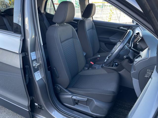 Ｔ－クロス ＴＳＩ　１ｓｔ　純正ナビ　フルセグＴＶ　ＡｐｐｌｅＣａｒＰｌａｙ　ＡｎｄｏｒｏｉｄｏＡｕｔｏ　Ｂｌｕｅｔｏｏｔｈ　バックカメラ　ＥＴＣ２．０　置くだけ充電　ＡＣＣ　オートライト　コーナーセンサー　ブラインドスポット（29枚目）