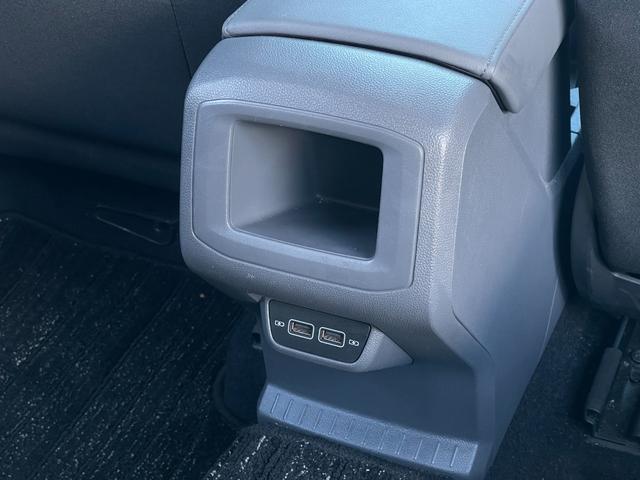 Ｔ－クロス ＴＳＩ　１ｓｔ　純正ナビ　フルセグＴＶ　ＡｐｐｌｅＣａｒＰｌａｙ　ＡｎｄｏｒｏｉｄｏＡｕｔｏ　Ｂｌｕｅｔｏｏｔｈ　バックカメラ　ＥＴＣ２．０　置くだけ充電　ＡＣＣ　オートライト　コーナーセンサー　ブラインドスポット（31枚目）