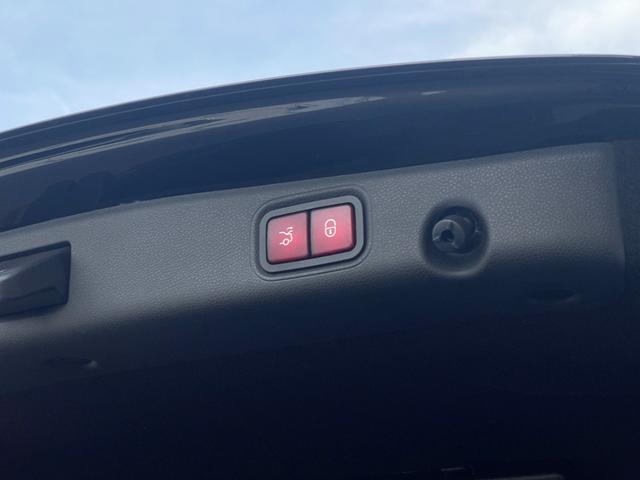 Eクラス E220d アバンギャルド スポーツ レザーEXC 黒革 シートH レーダーS Burmester エアバランスP HUD ディストロニックP LKA BSA ETC パワーBドア LEDヘッド Aハイビーム 純正HDDナビ フルセグ(40枚目)